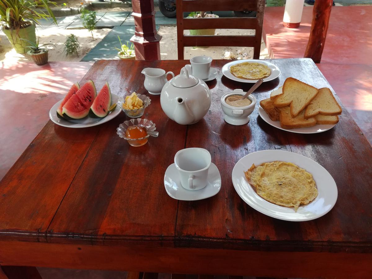 Julie Guest House Tangalle Ngoại thất bức ảnh