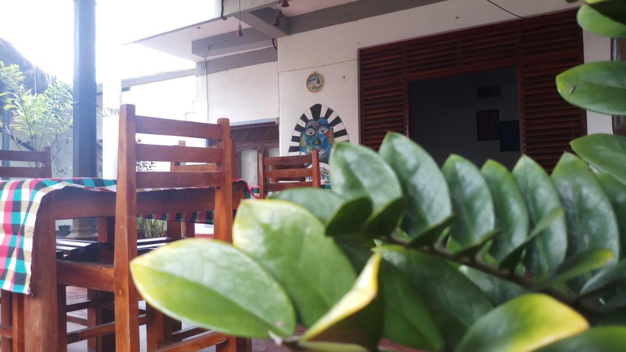 Julie Guest House Tangalle Ngoại thất bức ảnh