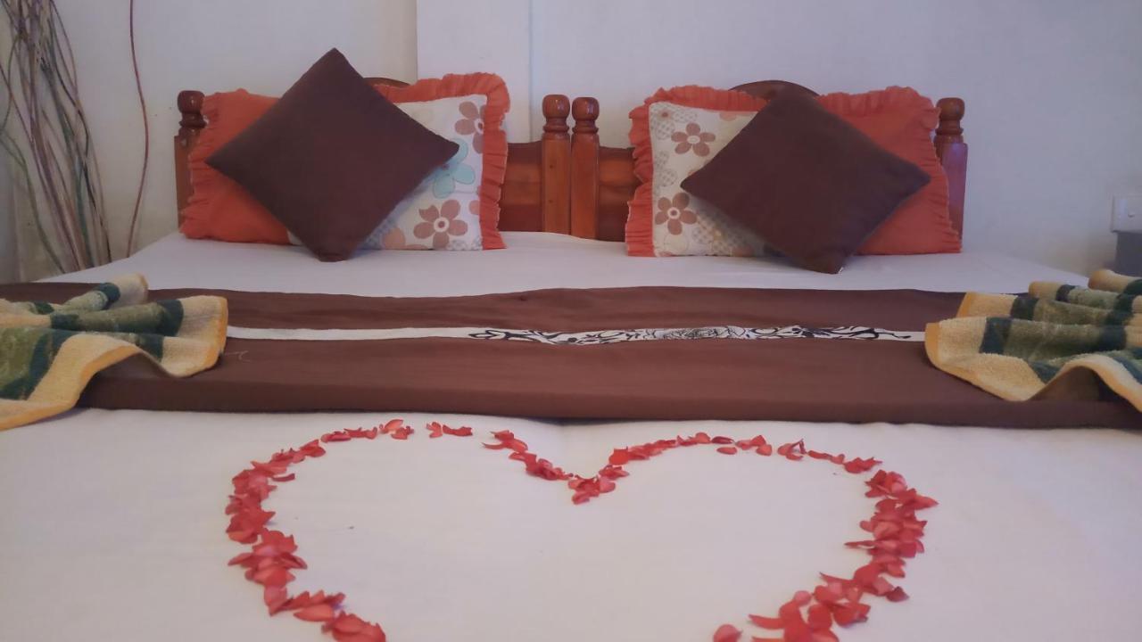 Julie Guest House Tangalle Ngoại thất bức ảnh