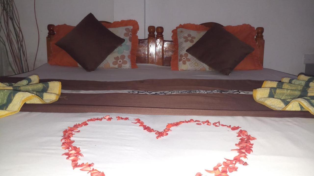 Julie Guest House Tangalle Ngoại thất bức ảnh